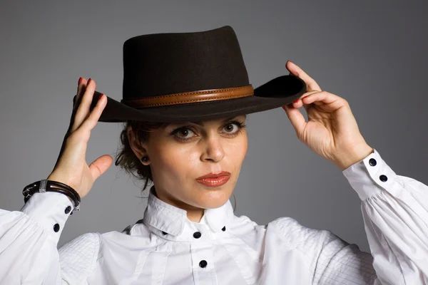 Elegant young woman in a cowboy hat. — Stock Photo, Image