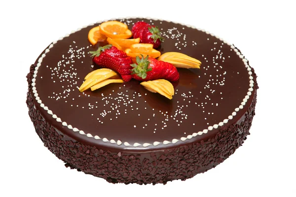 Шоколадный торт украшен фруктами — стоковое фото