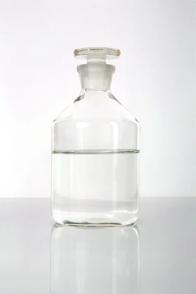 Медичні алкоголь пляшка — стокове фото