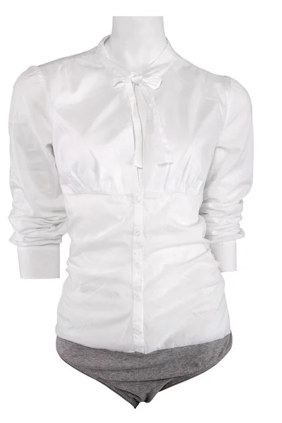 Белая женская рубашка на манекене — стоковое фото
