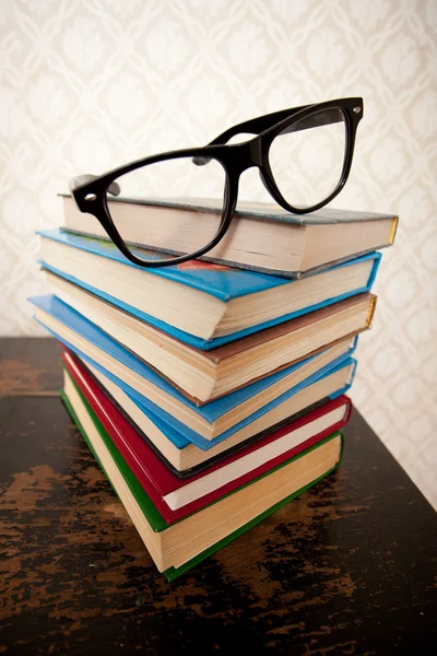 Boeken en glazen — Stockfoto