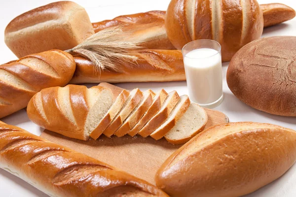 Brood en melk — Stockfoto
