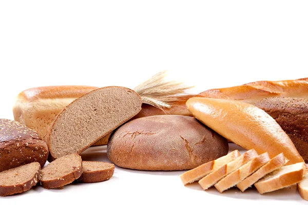 Белый и коричневый хлеб — стоковое фото