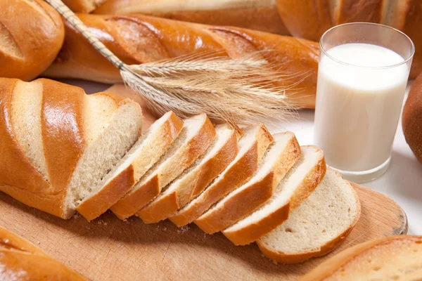 Brood en melk Stockafbeelding