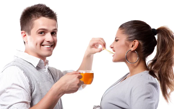 Picie herbaty mężczyzna i kobieta — Zdjęcie stockowe