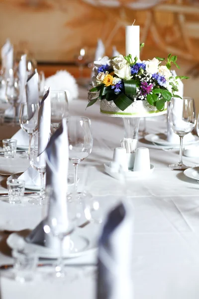 テーブルの上の花 — ストック写真