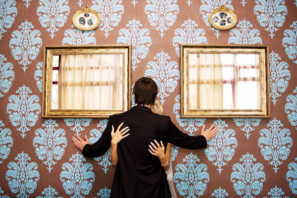 Счастливая невеста и жених
