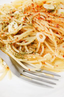 sarımsak ve baharat spagetti