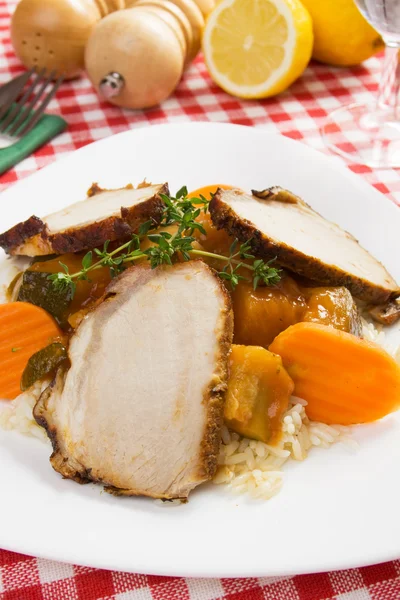 Roasted meat with rice and vegetables — Stock Photo, Image