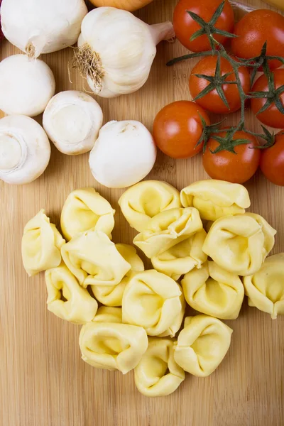 Rå tortellini pasta原料意大利式饺子意大利面 — Stockfoto