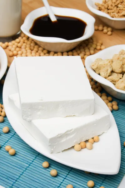 Тофу и другие соевые продукты — стоковое фото