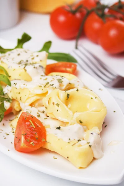 Italiaanse tortellini pasta — Stockfoto