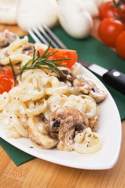 Champignon Pilz mit Funghetti Pasta — Stockfoto
