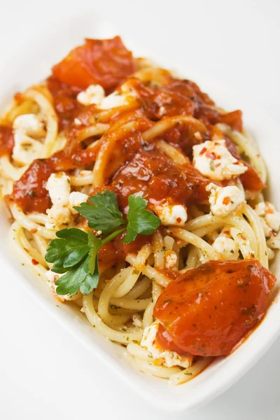 Pasta de espaguetis con queso y salsa de tomate —  Fotos de Stock