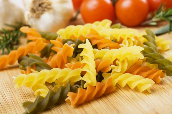 Rå tricolore pasta — Stockfoto