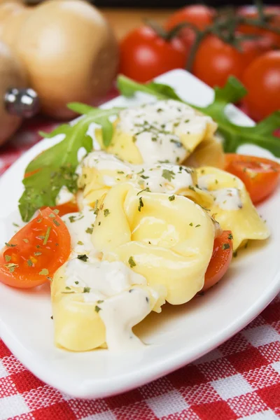 Tortellini pasta in cream sauce — Stock Photo, Image