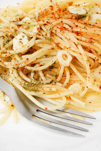 Spaghetti z czosnkiem i przyprawami — Zdjęcie stockowe
