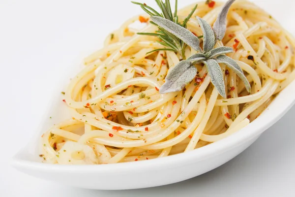 Makaron spaghetti z ziół i przypraw — Zdjęcie stockowe