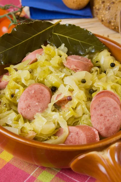 Sauerkraut mit Schweinswurst — Stockfoto