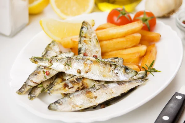 Grilled fish with french fries — Stock Photo, Image