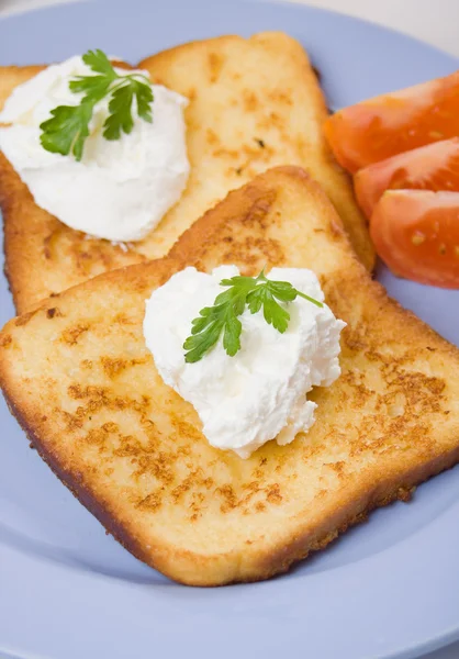 French toast with sour cream and tomato — Stock Photo, Image