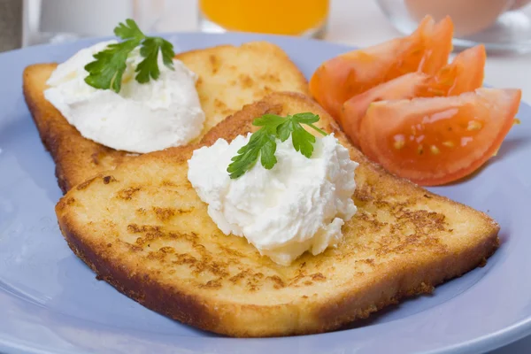 French toast with tomato and sour cream — Stock Photo, Image