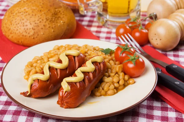 Fried sausage with mustard and cooked beans — Stock Photo, Image