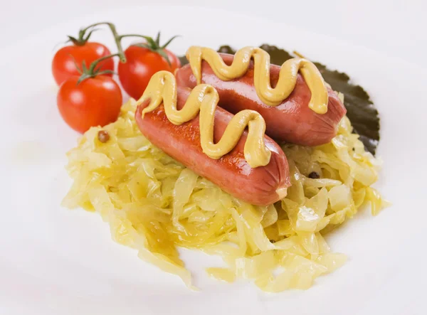 Γερμανικό λουκάνικο με μουστάρδα και λάχανο τουρσί — Φωτογραφία Αρχείου