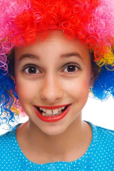 Sorrindo menina com peruca festa — Fotografia de Stock