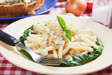 galic ile makarna makarna ve silverbeet