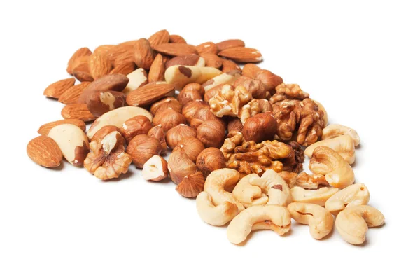 Gemengde noten geïsoleerd op wit — Stockfoto