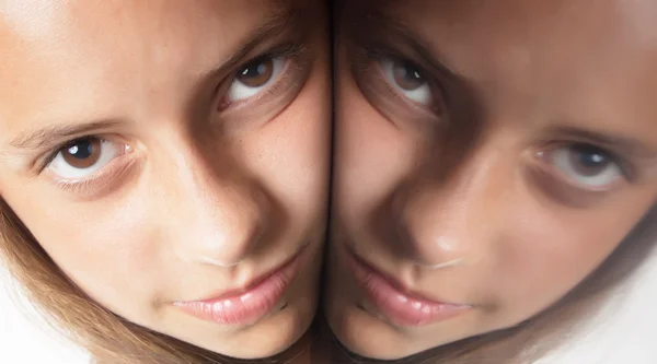 Reflexão facial — Fotografia de Stock