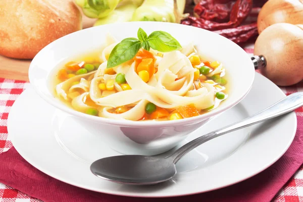 Zupa z makaronem warzyw — Zdjęcie stockowe