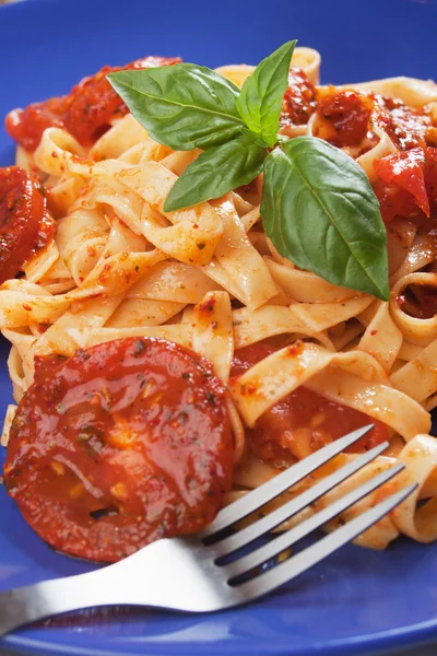 Italiaanse pasta met tomatensaus — Stockfoto