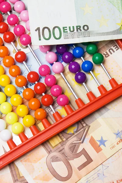 Calculadora de Abacus e dinheiro europeu — Fotografia de Stock