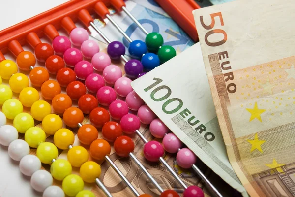 Abacus e dinheiro europeu — Fotografia de Stock