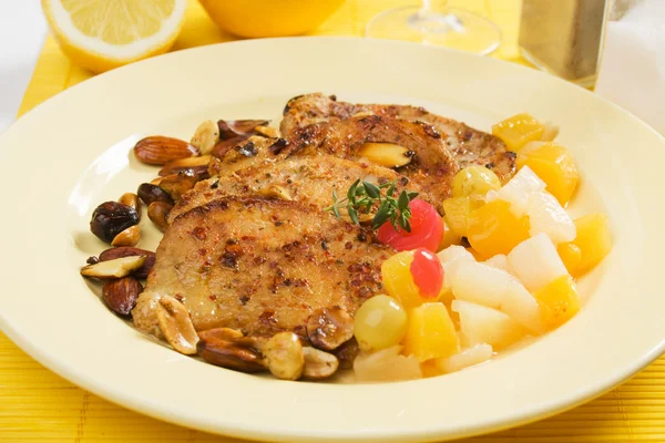 Pork loin chops with tropical fruit — Stock Photo, Image