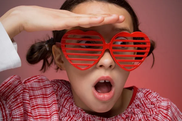 Ung flicka med shutter shades — Stockfoto