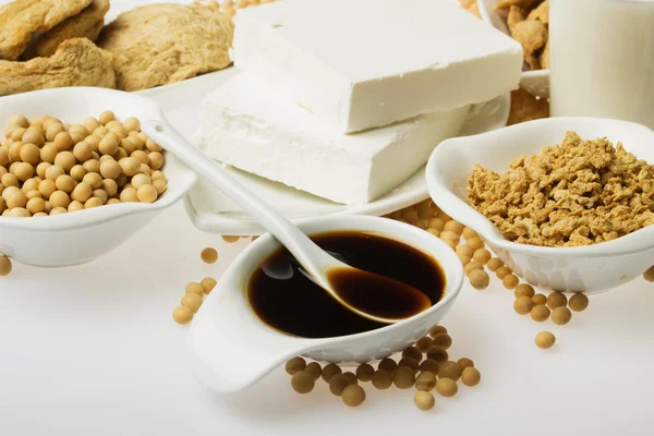 Molho de soja e outros produtos feitos de soja — Fotografia de Stock