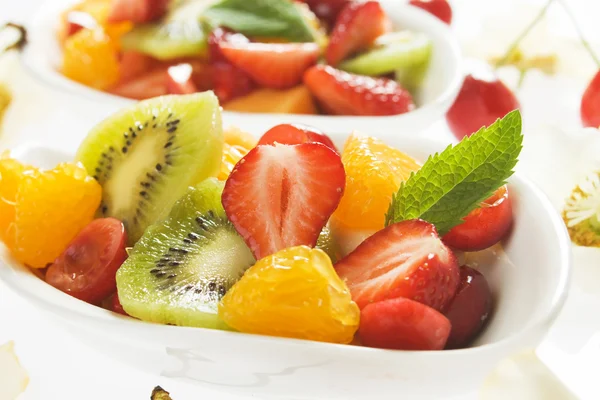 Salada de frutas frescas coloridas — Fotografia de Stock