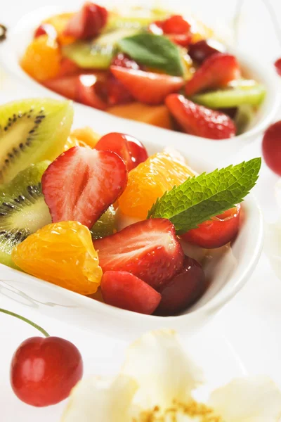 Barevný ovocný salát — Stock fotografie