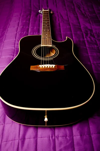 Zwarte gitaar Stockafbeelding