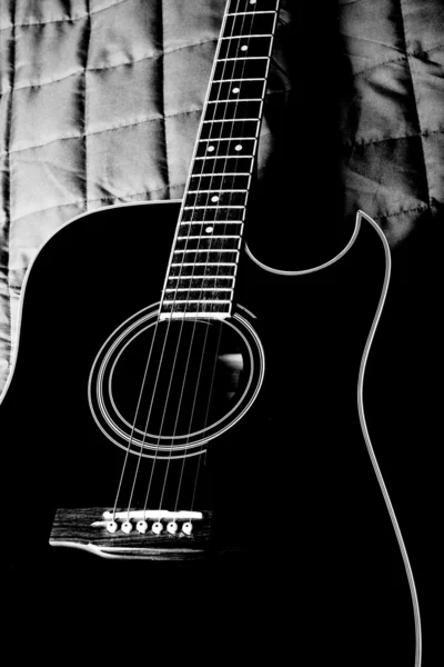 Чорний гітара — стокове фото