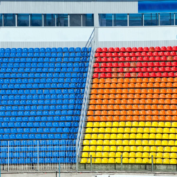 Leere Tribünen im Fußballstadion — Stockfoto