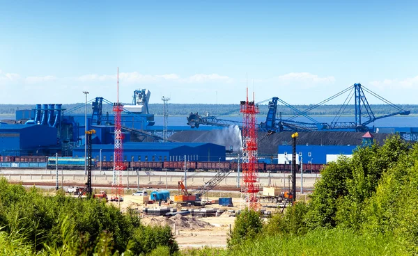 新的海上贸易港口，ust 出口税的工作。俄罗斯。煤码头 — 图库照片