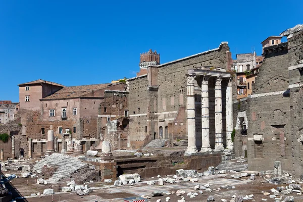 イタリア。ローマ。トラヤヌス皇帝のフォーラムの遺跡 — ストック写真