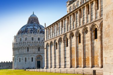 Pisa, İtalya katedral Meydanı'nda Baptistry:.