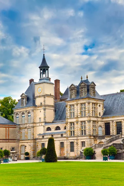 France. Park and a palace of Fontainebleau — Stock Photo, Image