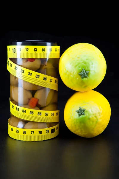Sağlıklı gıda - zeytin ve limon destek harmonous şekil — Stok fotoğraf