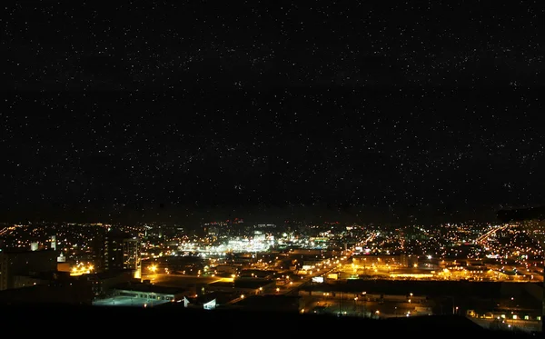 星の空の下で夜の街。ナッシュビル。アメリカ — ストック写真